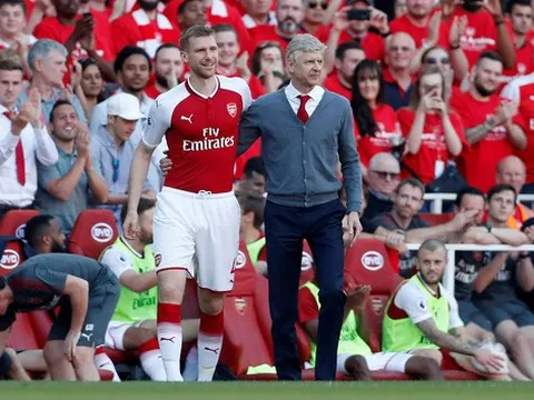 HLV Wenger vẫn còn lưu luyến trước giờ chia tay