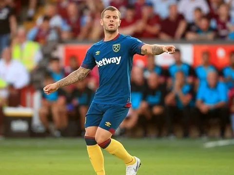 Wilshere gây ấn tượng, West Ham đè bẹp Aston Villa