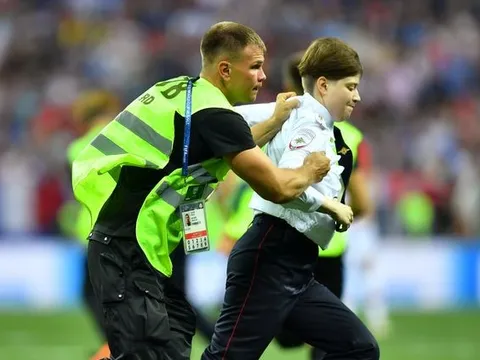 Hooligan phá trận Pháp - Croatia bị bỏ tù