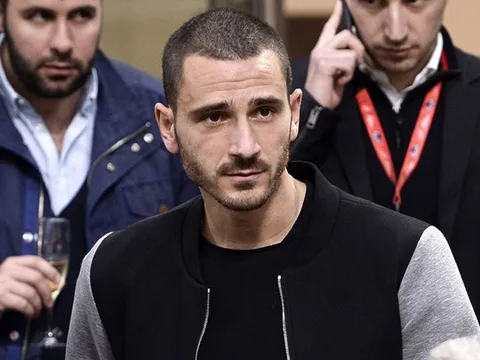XÁC NHẬN: Bonucci đã đến Juventus kiểm tra y tế
