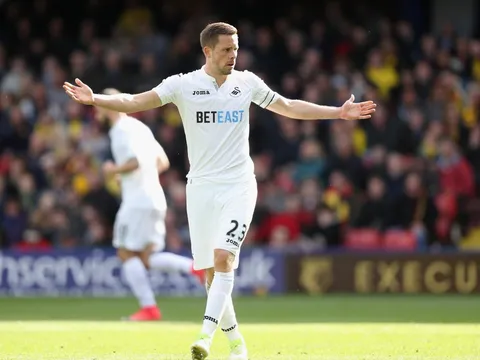 XÁC NHẬN: Swansea sắp bán Gylfi Sigurdsson, giá kỷ lục