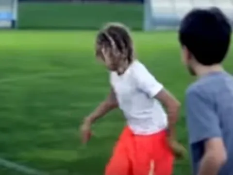 Xavi Simons, một siêu sao mới đang được 'nuôi lớn' tại Barcelona