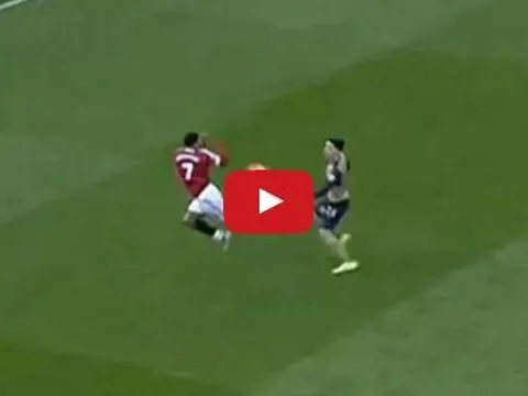 Xem lại pha khống chê bóng cực ảo của Memphis Depay vs Arsenal