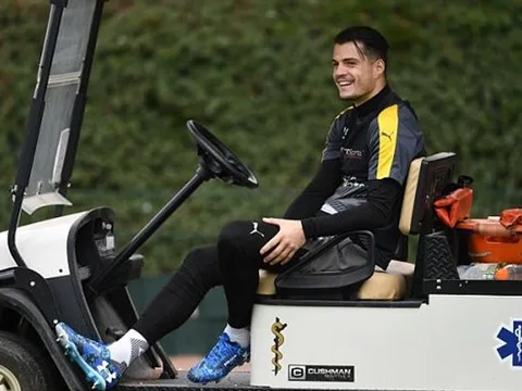 Xhaka di chuyển bằng phương tiện "đặc biệt" đến sân tập