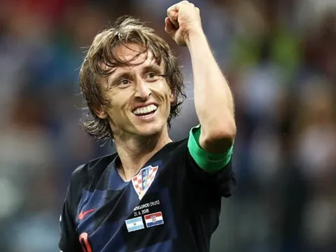 XONG! Luka Modric trở về Tây Ban Nha, nhưng để xin phép được ra đi