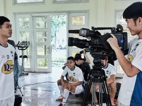 Xuân Trường làm khó Công Phượng, 'Pirlo phố núi" ấn định ngày về Việt Nam
