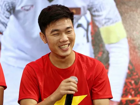 Xuân Trường bị đồng đội 'chơi khăm' đúng sinh nhật dù đề phòng trước