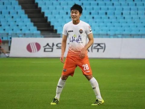 Xuân Trường lại đá chính 30 phút cho Gangwon