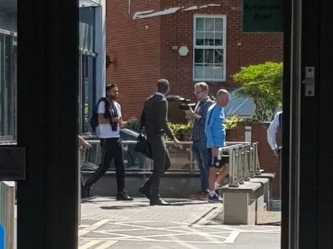 NÓNG: Riyad Mahrez đã hoàn tất kiểm tra y tế với Man City