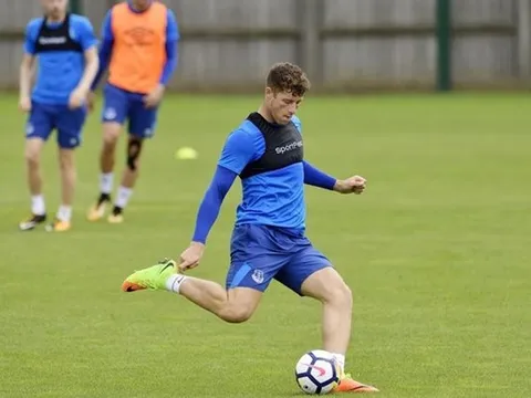 Ý trời khiến Ross Barkley chưa thể rời Everton