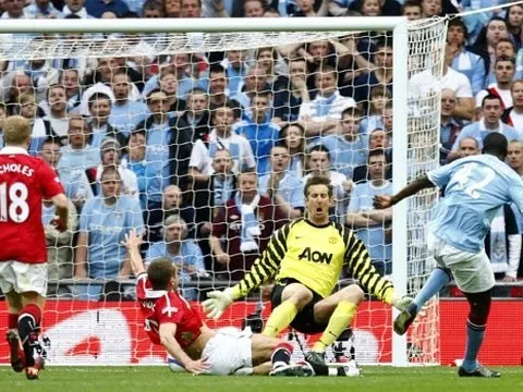 'M.U chìm dần vào cái bóng của Man City'