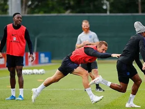 Young, Lingard khiến Harry Kane hụt hơi trên sân tập tuyển Anh