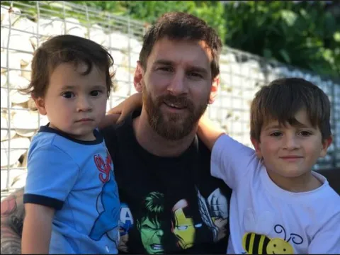 Zidane, Mbappe, Pogba, Suarez, Messi,... tận hưởng kỳ nghỉ Hè quý giá theo cách của riêng mình