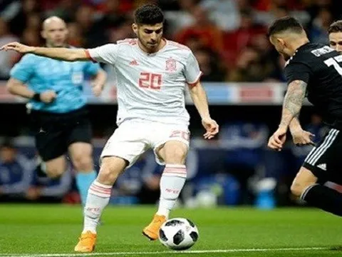Zidane: "Ngoài Messi, tôi chưa thấy ai có cái chân trái dị như cậu ấy"