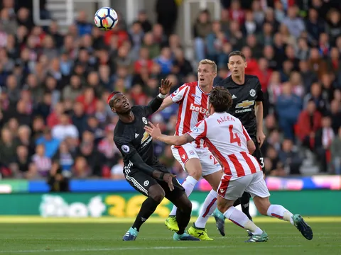 03h00 ngày 16/01, Man United vs Stoke City: Nhận quà từ 'kẻ thù'?