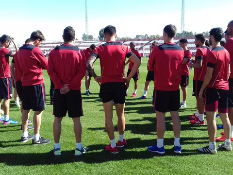 Chùm ảnh: Sevilla chuẩn bị cho chuyến hành quân đến hang Cáo