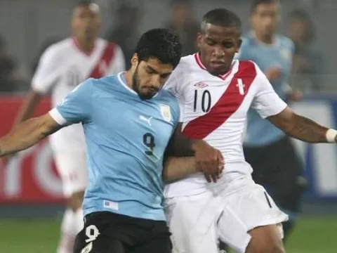 Suarez trở lại, Uruguay vẫn chưa thoát khỏi khủng hoảng