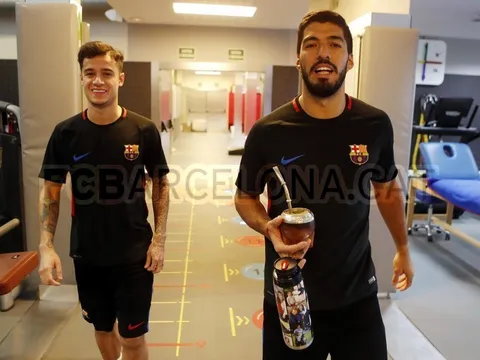 Luis Suarez làm "hướng dẫn viên" cho Coutinho