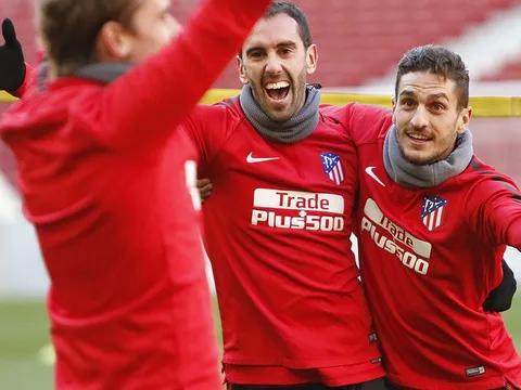 Các cầu thủ Atletico hưng phấn trước đại chiến với Bầy dơi
