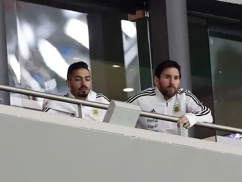 Messi bất lực nhìn đồng đội bị hủy diệt