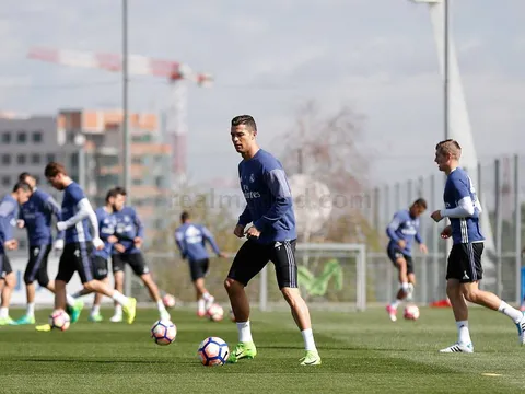 Chùm ảnh: Ronaldo trở lại cùng Real bảo vệ ngôi đầu
