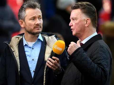 Gần 1 thập kỷ, Van Gaal vẫn cay cú Luca Toni