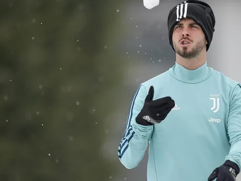 Sao Juventus an ủi Napoli sau thất bại tại Europa League