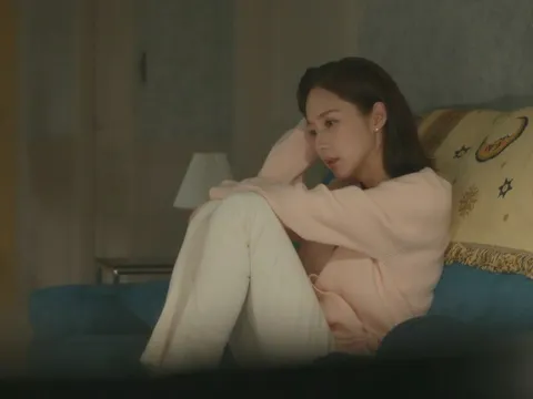 Đêm tân hôn của em trai chồng, thấy điện thoại chồng sáng lên, tôi điêu đứng khi phát hiện một bí mật