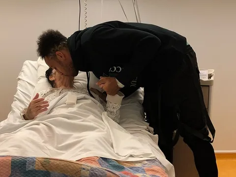 Bỏ lại tất cả, Aubameyang bay về Tây Ban Nha thăm bà hấp hối