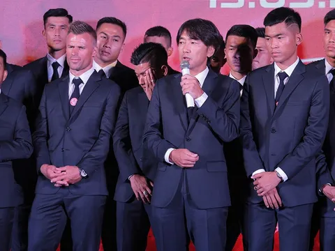 CLB TP.HCM xuất quân hoành tráng, đặt mục tiêu Top 3 V-League