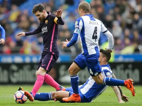 Thi đấu xuất thần, Deportivo đưa Barca trở lại mặt đất