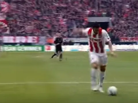20 bàn thắng đẹp nhất trong 20 năm sự nghiệp của Claudio Pizarro