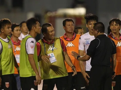 5 điểm nhấn vòng 6 V-League 2017: Bi hài trên sân Thống Nhất