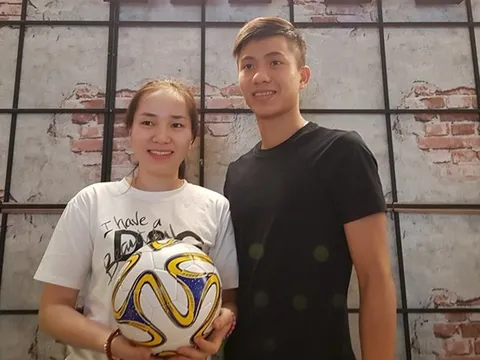 Đức "cọt" - Sao U23 Việt Nam bình dị trong lòng Fan tại quán trà sữa