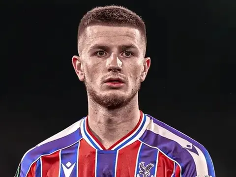 Liverpool đàm phán chiêu mộ Adam Wharton trước mũi MU