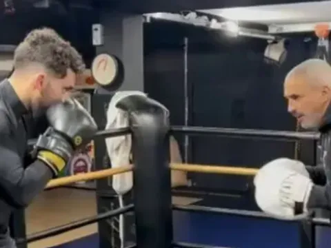 Rayan Cherki gây sốt với đoạn video tập boxing điêu luyện