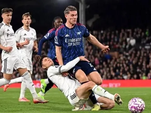 Bóng ma derby London đe dọa giấc mơ vô địch của Arsenal