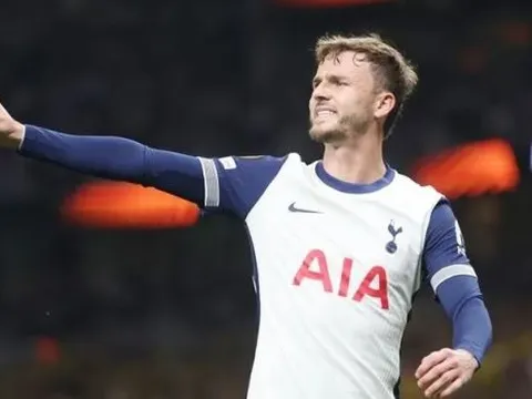 Maddison sẵn sàng tái xuất cứu Tottenham khỏi nhóm cầm đèn đỏ