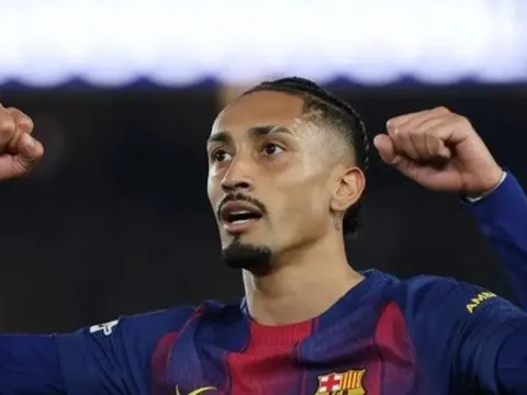 Raphinha từ chối mức lương 30 triệu euro để ở lại Barcelona
