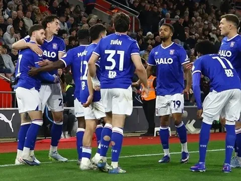 Ipswich Town chính thức thăng hạng Ngoại hạng Anh
