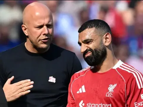 Salah ví mình là hậu vệ phải để mỉa mai Arne Slot