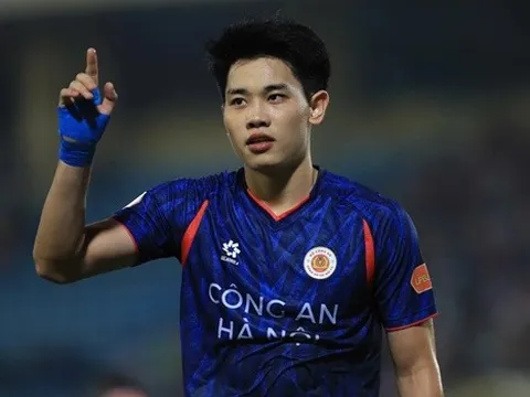 Ghi 8 bàn sau 5 trận, Đình Bắc biến V-League thành sân khấu riêng