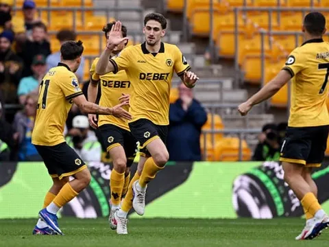 Wolves chia điểm với Sunderland trong trận cầu có thẻ đỏ