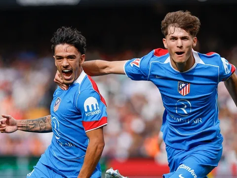 Ghi 2 bàn muộn, Atletico thắng trắng Valencia 2-0