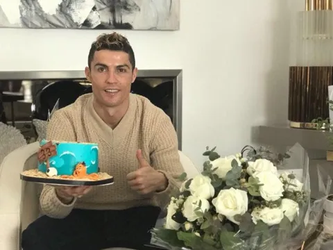Sau scandal ngoại tình, Ronaldo mừng sinh nhật cô đơn?