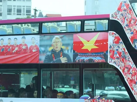 Chuyên cơ riêng, dàn siêu xe đưa đón U23 Việt Nam về nước