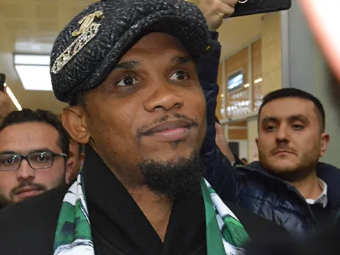 36 tuổi, Samuel Eto'o vẫn được chào đón như 'Vua'