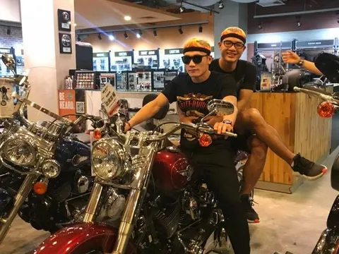 Thủ môn Tiến Dũng đốn tim chị em với tạo hình cực ngầu