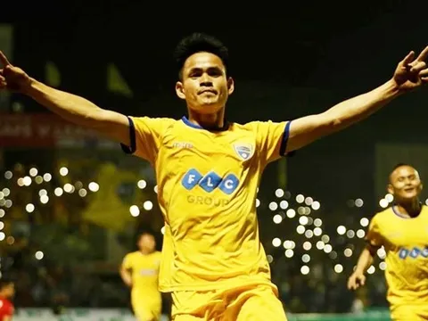 Tổng hợp vòng 2 V-League 2018: Hà Nội FC vững ngôi đầu, SLNA và TP.HCM “đội sổ”