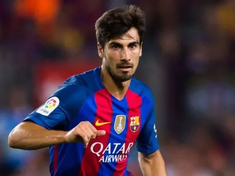 4 phương án thay thế Iniesta trong trận chiến với Chelsea: Paulinho hay Gomes?
